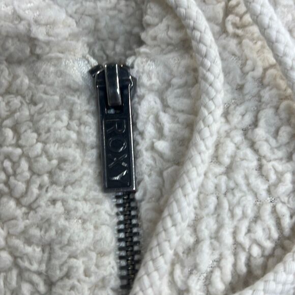 Roxy Women’s White pullover Hooded Fuzzy Fleece Jacket Size Small - Picture 4 of 6